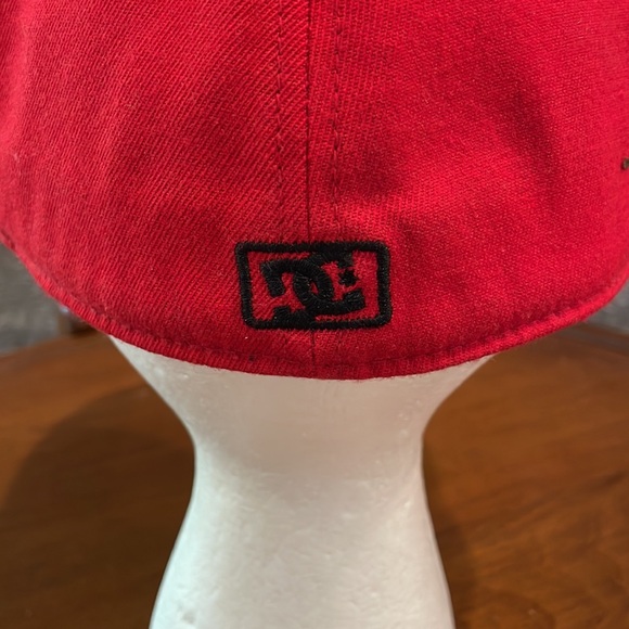 D/C 210 fitted brim hat - Picture 3 of 6